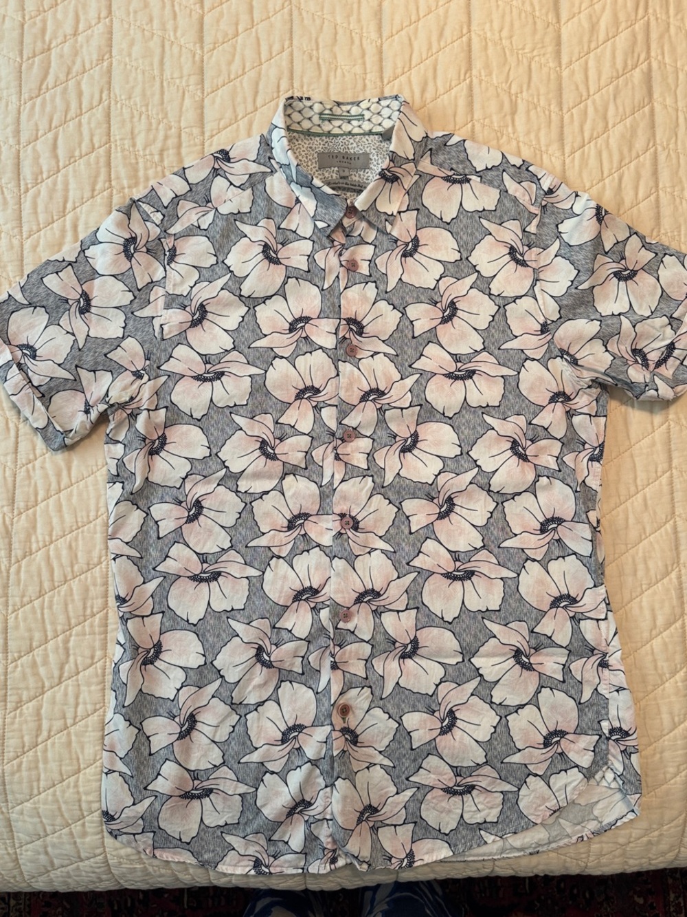 Men's Short-Sleeve Floral Button-Up Shirt